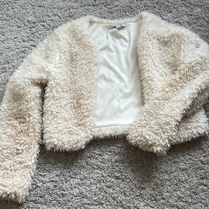 White sherpa like cropped jacket